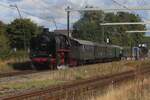 Am 28 September 2024 durchfahrt VSM 50 307 der Bahnhof von Wijchen mit ein Dampfpendelzug aus Nijmegen.