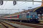 Mit der Alpen-Express 13466 treft Lineas 186 293 am 1 Mrz 2020 in 's-Hertogenbosch ein.