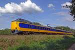 NS 4238 passiert Tilburg Oude Warande am 30 Juli 2019.