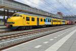 Am 31 Mai 2026 gab es in Amersfoort der Reunie der Plan V Triebz�ge und es gab gleich drei Variante -alle drei noch aktive Plan V: die rote von De Karel mit Nummer 466, die gelbe vons Niederl�ndisches Eisenbahnmuseum NSM mit Nummer 867 und die blau-weisse 904 von Keolis. Die Triebz�ge wurden in verschiedene Ordnungen ausgestellt. Hier steht NSM 876 in Amersfoort. 