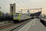 Doppelpack CapTrain mit 186 152 an der Spitze beim Durchfahrt von Tilburg am 18 Mai 2019.