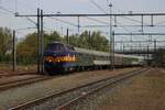 RFO 6703 zieht ein Sonderzug durch Lage Zwaluwe am Koningsdag 27 April 2026.