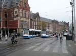 Stationsplein mit Strassenbahnfahrzeuge Amsterdam Centraal Station 12-11-2014.