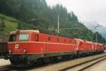Saukalt war es am Brenner am 3 Juni 2003, wann �BB 1044 097 zwei Tauri zur�ck ins 15kV Oberleitungsbereich brengt.