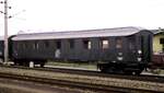 �BB Bauzugwagen; Unterrichtswagen Nr.99 05 39, im Bauzug 201; Heimatbahnhof Linz in Attnang-Puchheim, im Oktober 1985.