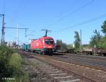 1016 008-3 durchfhrt Regensburg mit ein Containerzug.