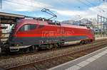   Die ÖBB-railjet Taurus II - 1116 206-4 (9181 1116 211-4 A-ÖBB) steht am 04.11.2019, mit dem RJX 160 (Railjet Xpress)  Bratislava – Wien Hbf – Zürich HB, im Bahnhof Sargans