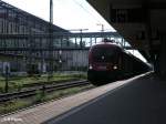 1116 248-4 durchfhrt Regensburg HBF mit ein gedeckten Gterzug.