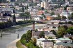 ÖBB 4024 Cityjet auf der Salzach Brücke in Salzburg und rechts vor der Brücke ein BRB Stadler Flirt 3 BR 1430 am 13.08.2022.