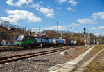 Die an die Wiener Lokalbahnen Cargo GmbH (WLC) vermietete Siemens Vectron AC193 224 (91 80 6193 224-3 D-ELOC) der European Locomotive Leasing, fährt am 02.04.2021 mit einem Containerzug durch