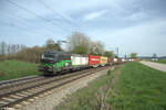 193 210 mit einem Containerzug bei Pölling.