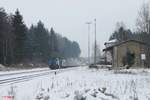 277 005 und 182 523 mit einem Containerzug aus Wiesau nach Hof und dann weiter nach Hamburg bei der druchfahrt in Roßlau.