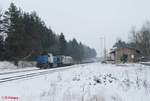 277 005 und 182 523 mit einem Containerzug aus Wiesau nach Hof und dann weiter nach Hamburg bei der druchfahrt in Roßlau.