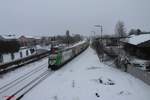 ER20-01 verlässt Wiesau/Oberpfalz mit dem Hackschnitzelzug nach Regensburg.