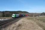 ER20-01 zieht den Containerzug Hamburg - Wiesau bei Lengenfeld.