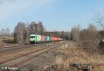 ER20-01 zieht den Hamburg - Wiesau Containerzug bei Schönfeld.