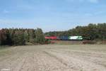 ER20-02 alias 223 101 zieht den Wiesau Containerzug bei Oberteich und erreicht gleich ihr Ziel Wiesau.11.10.18