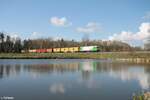 ER20-02 mit dem Hofer Containerzug umgeleitet über Regensburg, hier nordwärts kurz vor Wiesau.