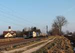 ES 64 U2 068 und ein Vectron ziehen einen Wechselpritschenzug bei Moosham.