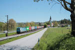 193 753-1 mit einem Containerzug in Richtung Norden bei Hausach.