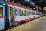   ÖBB Bmz-Abteilwagen, A-ÖBB 61 81 21-90 551-6, eingereiht im ÖBB Nightjet (NJ40470 / NJ 470) am 21.05.2018 im Bahnhof Basel SBB.