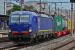 E-Lok X4 E 604 durchf�hrt mit einem G�terzug den Bahnhof von Linz. 06,.05.2026
Siemens Vectron AC,  X4 E - 604  [NVR-Number: 91 80 6193 604-6 D-DISPO],
BJ 2015, Bau NR 21957, seit 05.2025 bei GKB - Graz-K�flacher Bahn and Busbetrieb GmbH, Graz [A] im Einsatz