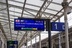 Bahnsteigs Zuganzeigentafel im Hauptbahnhof Salzburg auf Gleis 1 hier am 15 Januar 2025 für den EC 218 „Chiemgau“ (von Graz Hbf via München Hbf nach Frankfurt am Main Hbf.