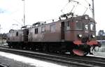 SJ Du 2 Nr. 432 und eine weitere in Hallsberg am 11.08.1985.