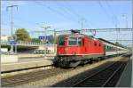 SBB Re 4/4 II 11205 mit einem IR von Brig nach Gen�ve in Morges.