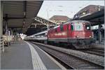 Die SBB Re 4/4 II 11172 ist mit ihrem IR von Neuchâtel in Lausanne eingetroffen.