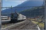 Die letzte grüne Personenverkehr Re 4/4 II mit der Nummer 11161 erreicht mit einem IR von Iselle den Bahnhof von Brig.