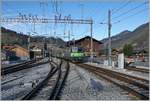 Die BLS Re 4/4 501 erreiht mit ihrem RE von Inerlaken Ost kommend den Bahnhof von Zweisimmen.