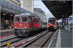 Die SBB Re 4/4 II 11116 mit der Kompositoin des IR Neuchâtel - Lausanne - Neuchâtel kurz vorn dem Fahrplanwechsel beim Manöver in Lausanne.