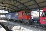 Die SBB Re 6/6 11610 (Re 620 010-9)  Spreitenbach hat den aus Fans-u Wagen bestehenden G�terzug 69701 von Lausanne-Triage nach Le Brassus gebracht und wartet und im Bahnhof von le Brassus auf die