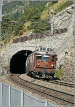 Die BLS Ae 4/4 251 ver�sst den Lugelkinn Tunnel bei Hohtenn.