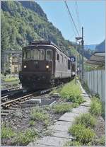 Die BLS Re 4/4  178  Schwarzenburg  verl�sst mit ihrem Tunnel-Auto-Zug Iselle in Richtung Brig.