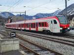 Im Wallis in einem versteckten Tal, nahe der Grenze zu Italien, habe ich einen neuen FLIRT der auf den Name EVO hört entdeckt: in Orsières wartet der RABe 533 701 als R82 auf die Abfahrt nach Sembrancher. Es handelt sich um einen der ersten EVO im Planverkehr. 


24. Jan. 2026