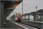 Der TPF SURF Be 2/4 104 wartet in Châtel St-Denis auf die Weiterfahrt nach Montbovon.