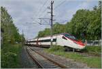 Ein SBB ETR 610 verlässt als EC Zürich - Münchnen den Bahnhof von Bregenz. Das Bild wurde vom Bahnsteig des anschliessenden Bahnhofs Bregenz Hafen aus gemacht. 

20. April 2026 