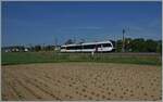 Die Strecke im schweizerischen Klettgau geh�rt der DB im Nahverkehr bis Erzingen fahren aber Thurbo GTW, wie hier bei Neuhausen.

15. Mai 2022