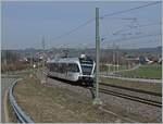 Die Strecke im schweizerischen Klettgau geh�rt der DB im Nahverkehr bis Erzingen fahren aber Thurbo GTW der Baureihe RABe 526, wie hier bei Neuhausen. 25. M�rz 2021