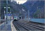 Seit kurzem haben die BLS RABe 528 auch die Zulassung in Italien für die Strecke nach Domodossola; der BLS RABe 528 117 MIKA erreicht als RE1 von Domodossola nach Bern den Bahnhof von Iselle.