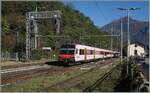 Ein aus zwei Regionaplpes bestehenden IR ist in Preglia auf dem Weg von Brig nach Domodossola.