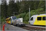 Nach der Abfahrt des Be 4/6 101  Eiger  links im Bild, steht in Grütschalp schon der Be 4/6 102  Mönch  zur Bereitstellung bereit, er wird den bis anhin gefahrenen Halbstundentakt zum Viertelstundentakt ergänzen. 
Wenn dann ab dem Winter die Fahrdrahtspannung erhöht worden ist und die Be 4/6 mit 50 km/h satt wie bisher mit Vmax 30 km/h fahren, genügen zwei Kompositionen (statt der drei wie heute) für die Abdeckung des Fahrplans. 

8. Aug. 2024