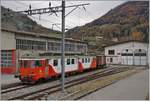 Ganz zuhinterst im Bahnhof von Orsières steht dieser TMR ABDe 4/4 N° 9 (UIC 94 85 7578 009-3 ABDe CH-TMSA) und ein alter Güterwagen.