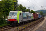Die BLS Cargo 502, Re 486 502-8/E 486 502 SF  The Alpinists in Europa  (91 85 4486 502-8CH-BLSC) fährt am 07 Juli 2025 mit einem HUPAC KLV-Zug durch Kirchen (Sieg) in Richtung Köln.