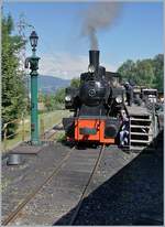 Schon am frühen Morgen bei der Ankunft des ersten Zuges in Chaulin dampft die Blony - Chamby Bahn G 2x 2/2 105 friedlich vor sich hin, die Dampflok wird die Traktion einiger Nachmittagszüge