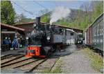 Effiziente Musemsbahn: Kaum ist die SEG G 2x 2/2 105 mit ihrem Zug aus Blonay in Chaulin angekommen, fährt die Lok zur Behandlung, während am anderen Ende die RhB Ge 4/4 81 den Zug für