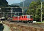 420 240-4 und eine Re 6/6 sind am 13.09.2016 in Faido in Richtung Süden unterwegs