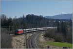 In Palézieux zweigt die Strecke ins Broyetal nach Payerne von der Hauptstrecke Lausanne - Bern ab.
Im Bild eine Re 460 mit ihrem IR von Genève nach Luzern.
26. März 2016
